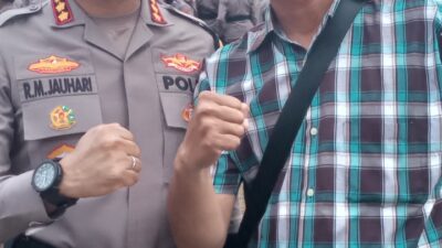 Kapolres Metro Tangerang Kota Yang Bernama : Kombes Pol Dr.Raden Jauhari Dengan habis bertatap muka yang secara langsung Berphoto Selvi Dengan : Dr.Sahat Marulitua Sinaga SH., MH Yang